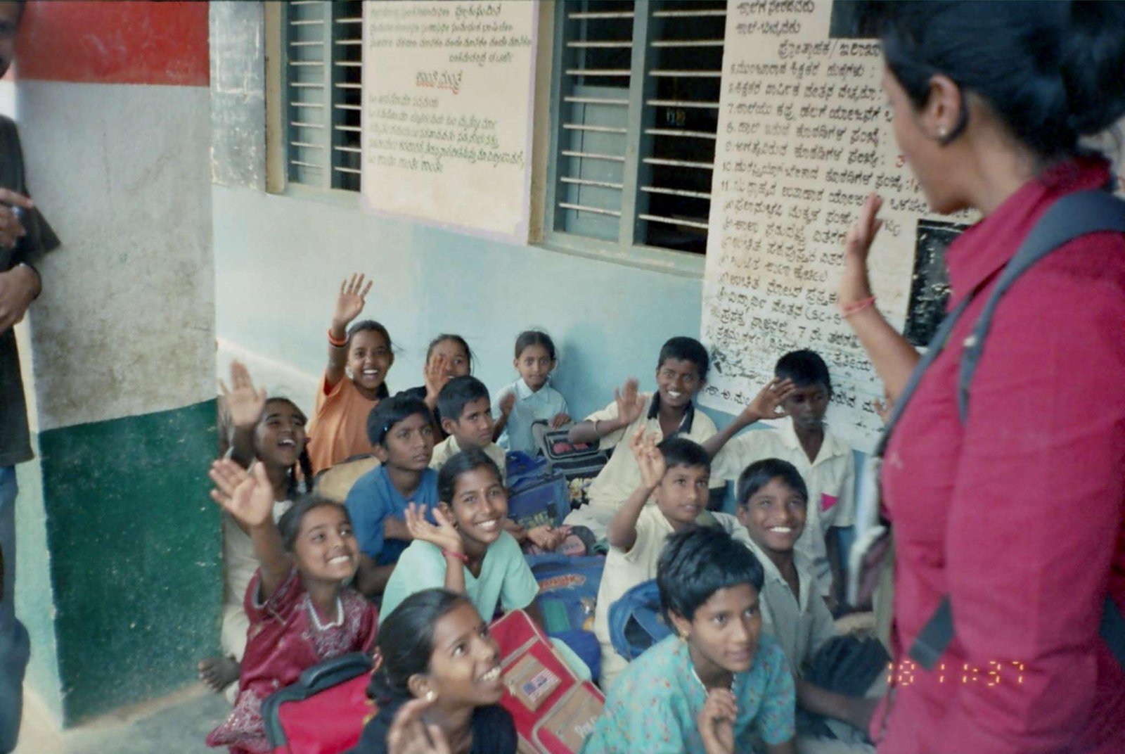 Classroom me padhte hue students — sarkari college scholarship