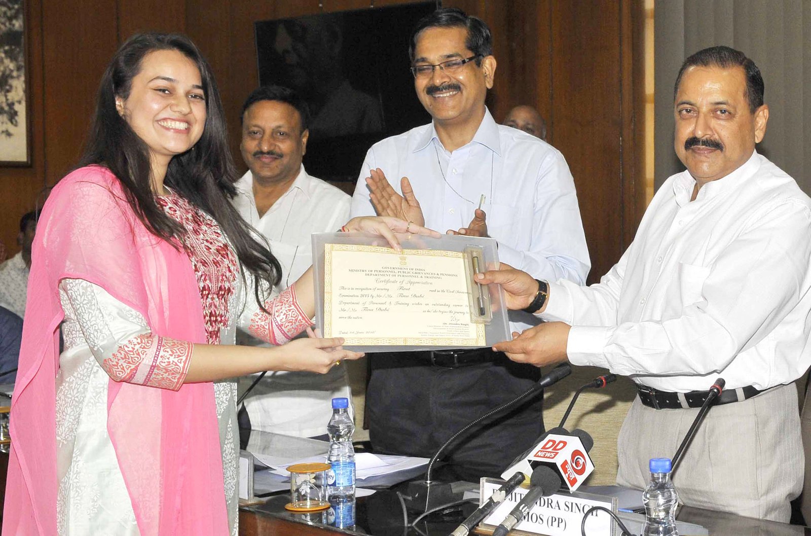 Civil Services pariksha topper ka samman