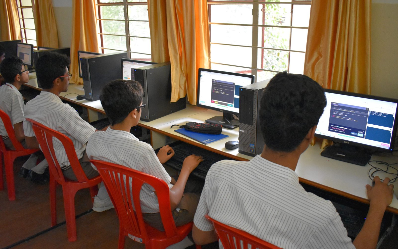 KSET 2026: classroom mein padhai karte students