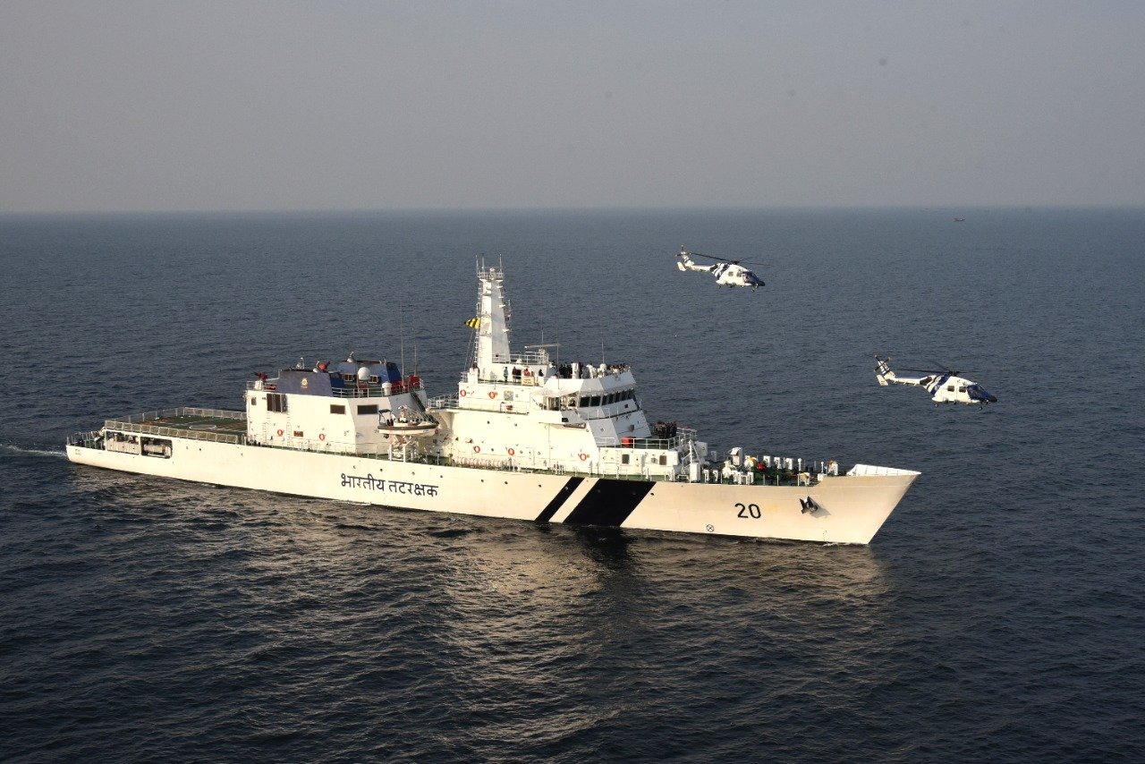 ICGS Sajag jahaz par Dhruv Mk.3 helicopter — Coast Guard CGEPT Bharti 2026