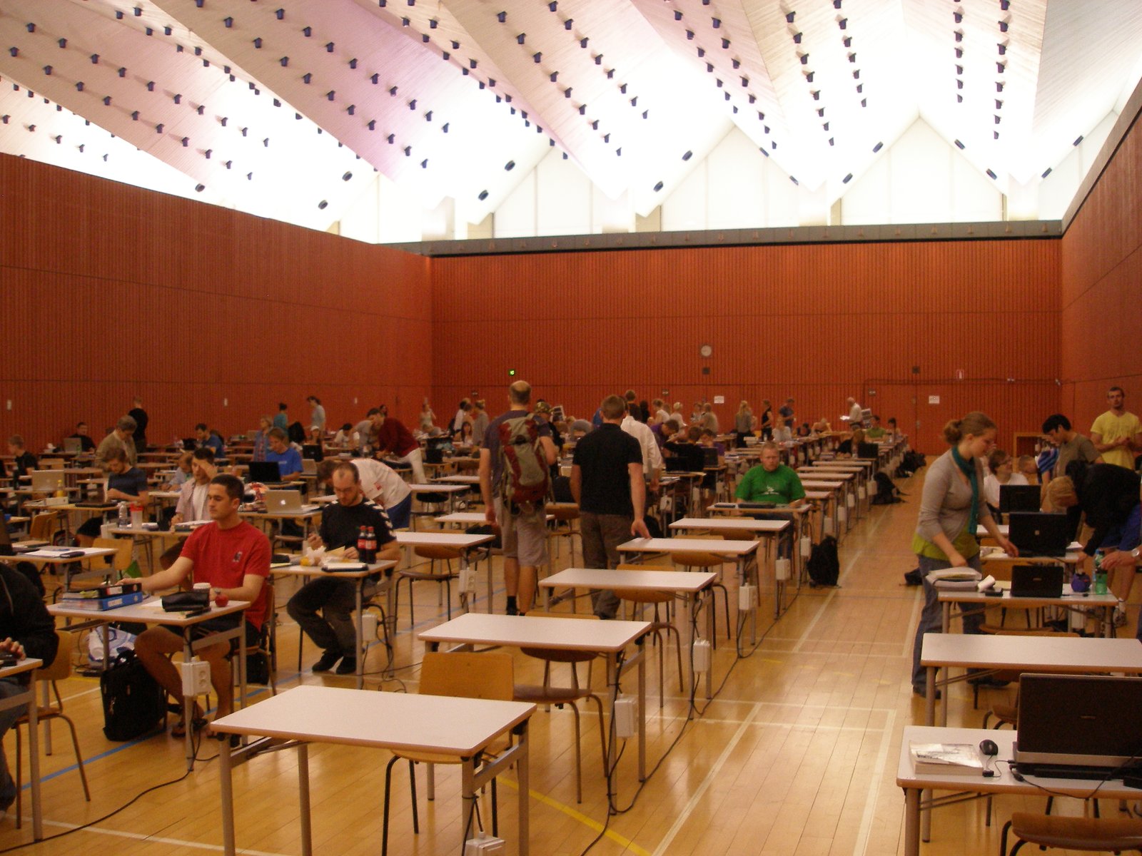 Exam hall ke andar candidates exam dete hue, doosra drishya — PSSSB Clerk Admit Card 2026