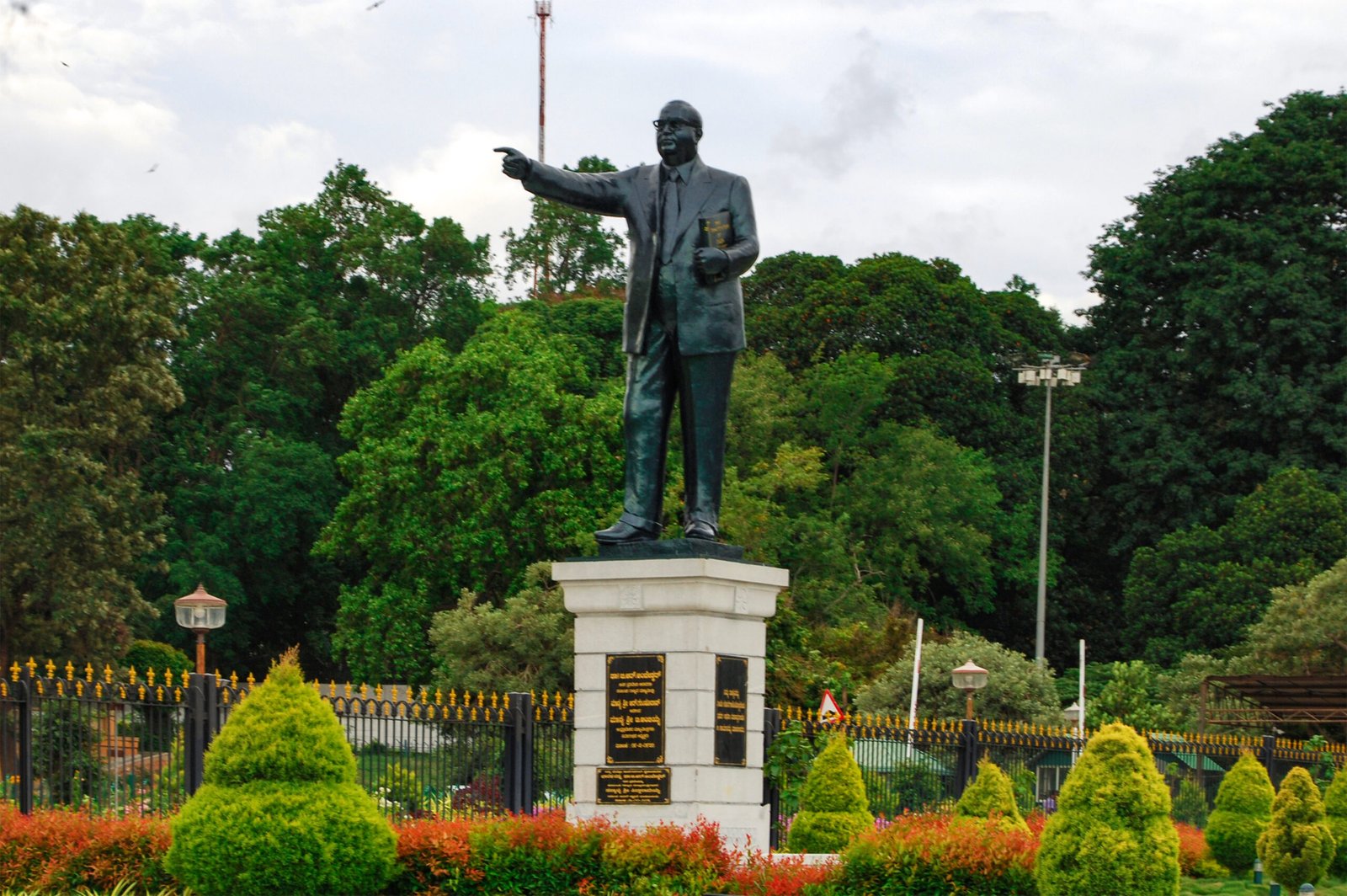 Vidhana Soudha mein Dr B R Ambedkar ki pratima - KPSC KAS Bharti 2026