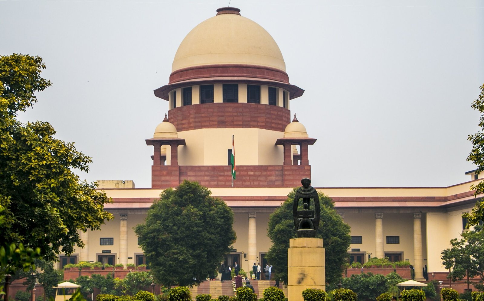 DSSSB Safai Karamchari Chowkidar Bharti 2026 — Supreme Court of India, Delhi (pratinidhi tasveer)