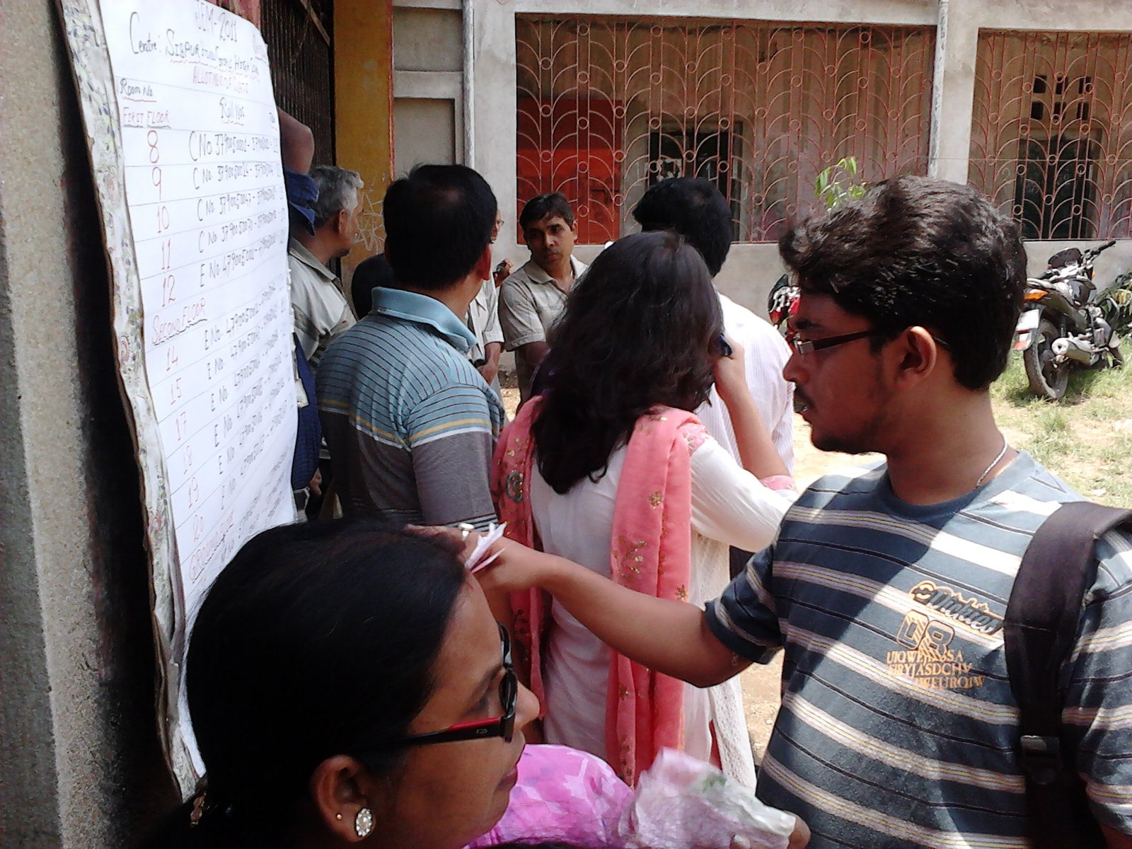 CBSE date sheet 2027 — board pariksha mein likhte hue students