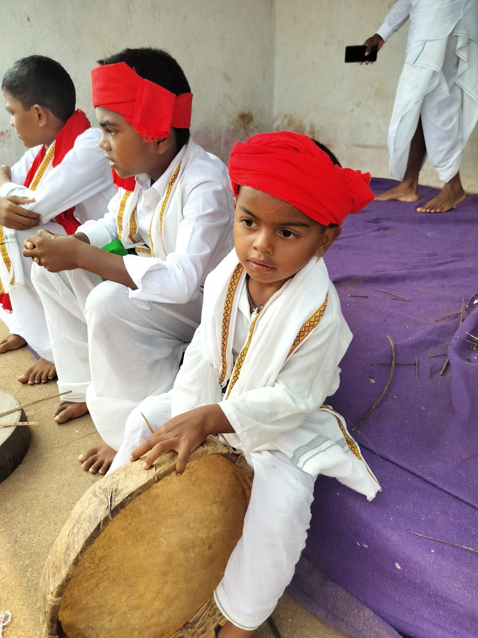 APPSC ASWO ATWO Bharti 2026 — Gond adivasi bachche (pratinidhi tasveer)